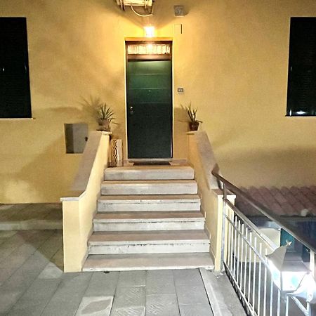 Romuhouse Economy Apartment Metro B Εξωτερικό φωτογραφία